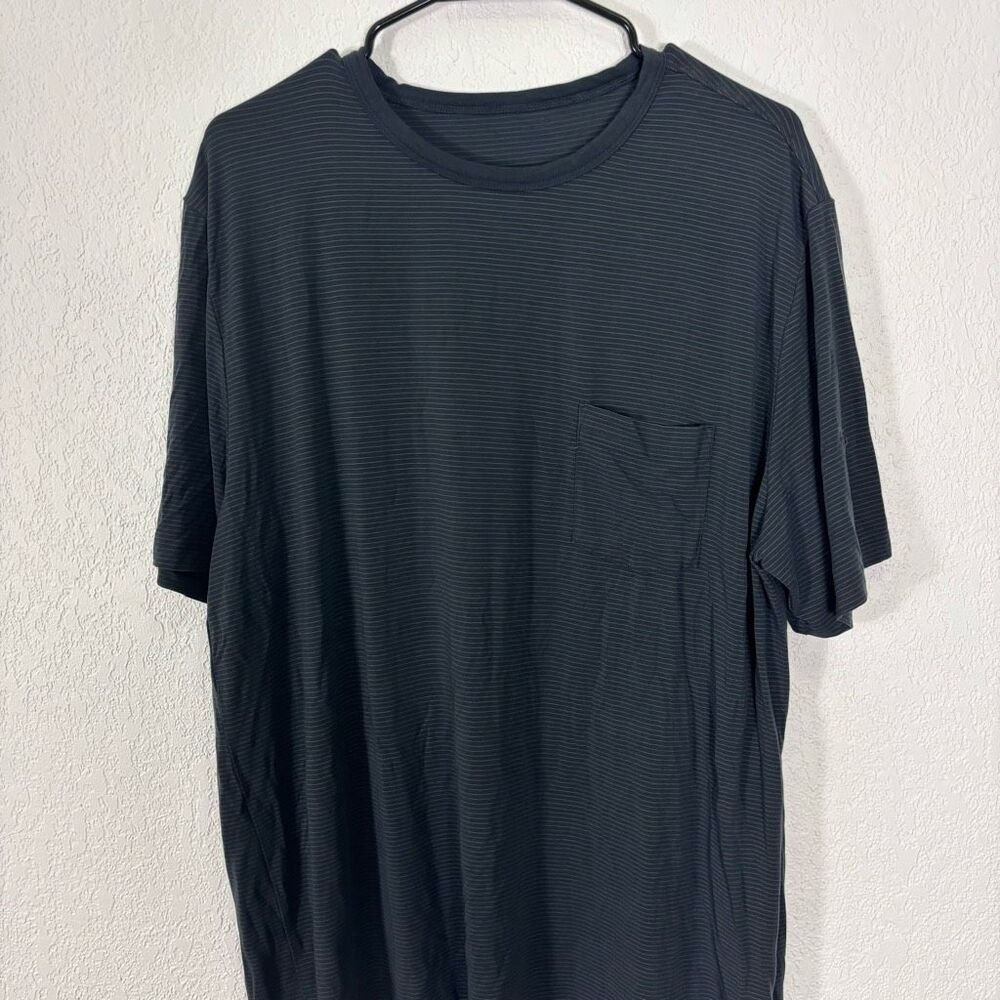 Vuori Black with Grey Striped Linear Tech Pocket Tshirt Size XL - Picture 3 of 7